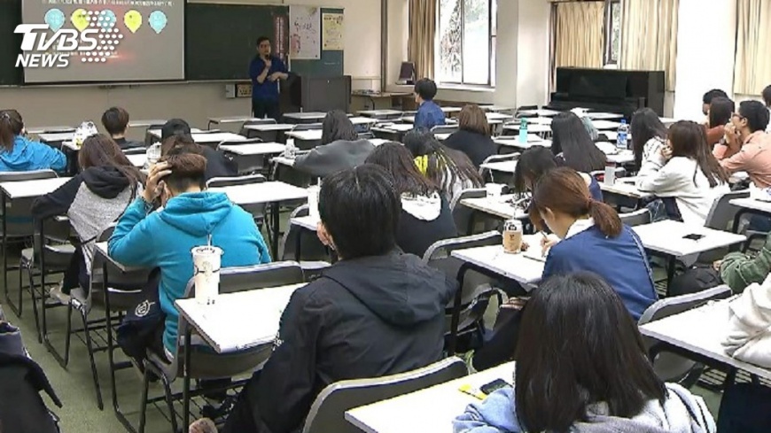 大專專任、兼任教師　幾乎達1比1