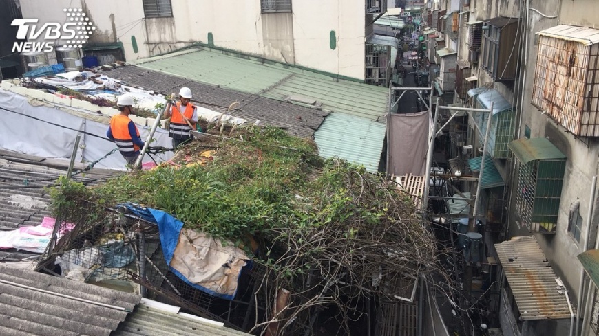 三重傾頹頂加違建 新北鐵腕拆除