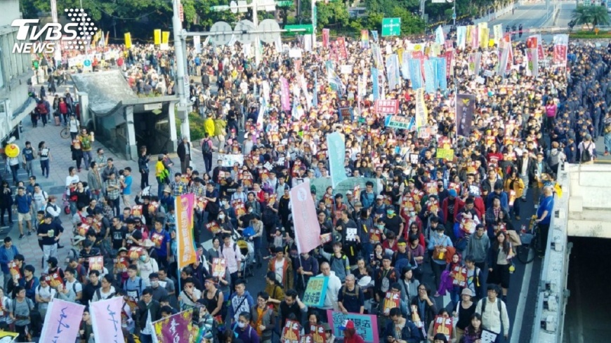 臨時會拚勞基法 勞團不排除突襲抗議