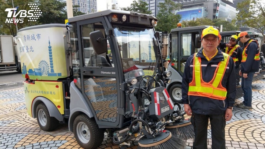 北市跨年晚會 8部掃街車投入環境清潔