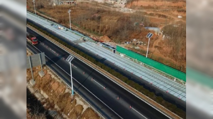邊跑邊充電! 陸亮相全球首段太陽能公路