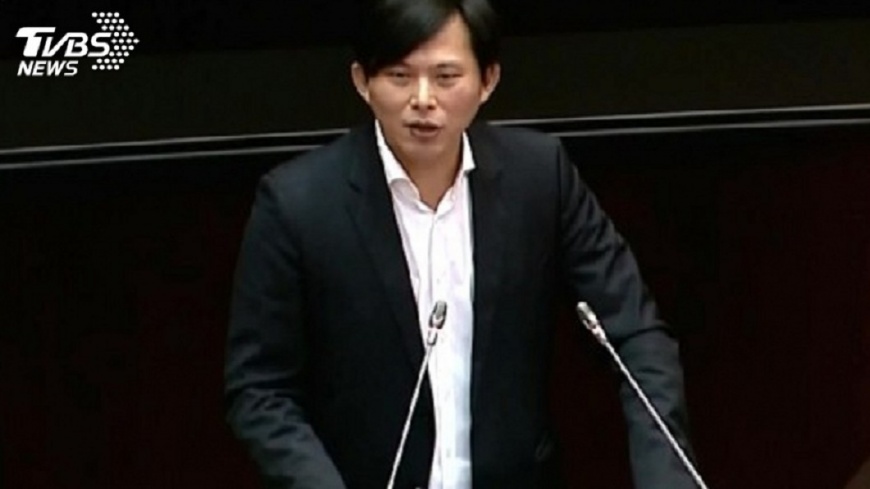 護照出包賠8千萬?黃國昌爆「超過2億」:印錯55萬本