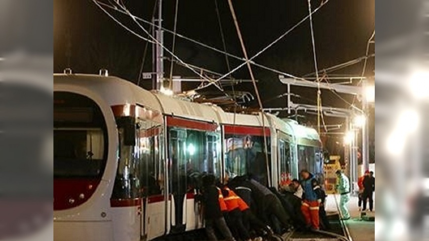 白天脫軌、晚上暴走 京電車上路3天故障