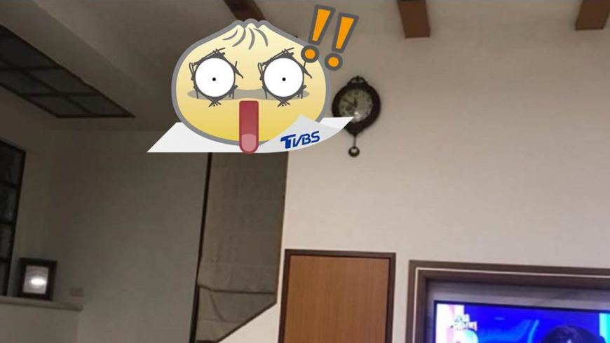 深夜抬頭驚見「鬼頭」空中飛 網友嚇到不敢睡!