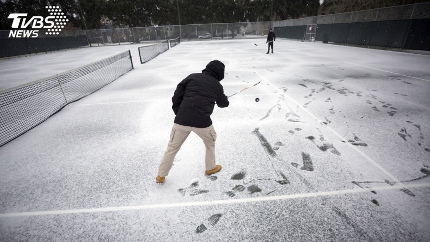 酷寒籠罩美東 陽光之州近30年來首飄雪