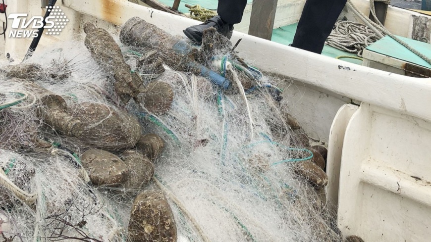 驚！出海捕魚以為大豐收　竟撈到7顆「未爆彈」