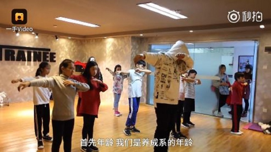 「千軍萬馬過獨木橋」　揭明星養成班內幕