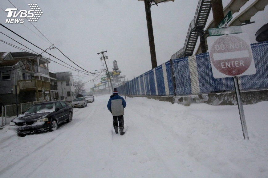 炸彈氣旋!狂風暴雪壓美東 氣壓驟降引
