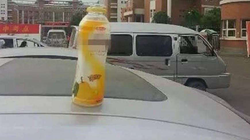 大學門口「車頂放飲料」 原因竟暗藏春色!