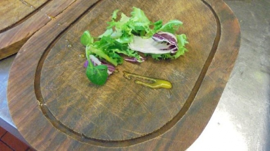 木製餐盤好文青？　英餐廳害14人食物中毒