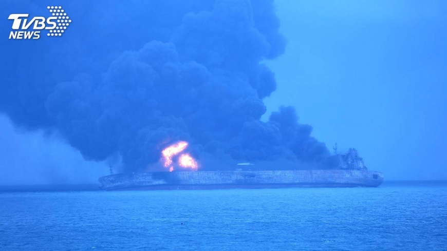 油輪東海遇船難起火　有爆炸或沉沒危險