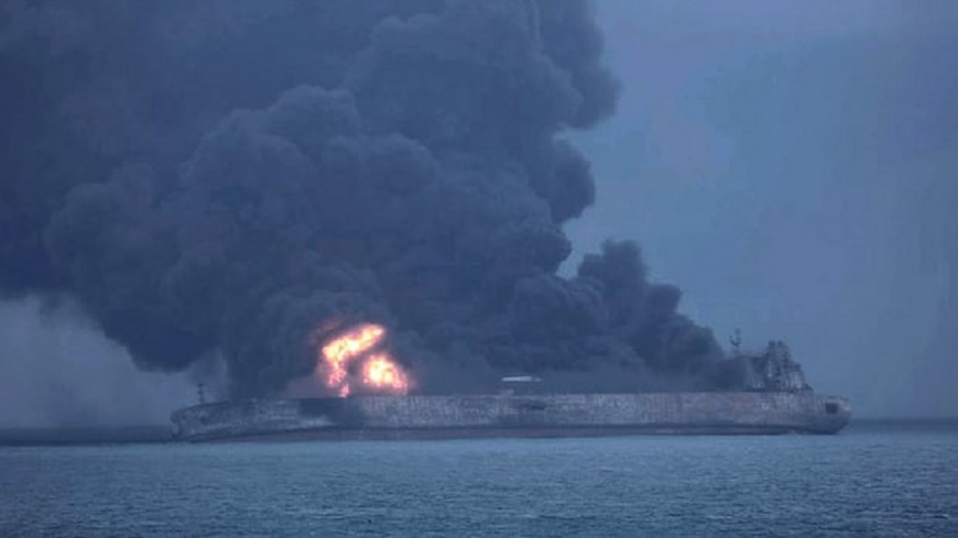 東海事故油船持續漏油燃燒 有爆炸危險