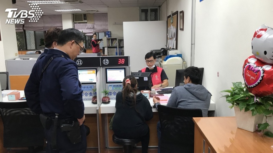 員警作現成媒人 毒鴛鴦移送前完婚