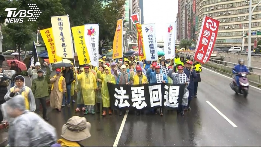 抗議勞基法！　護理師家遭保防警「查水表」