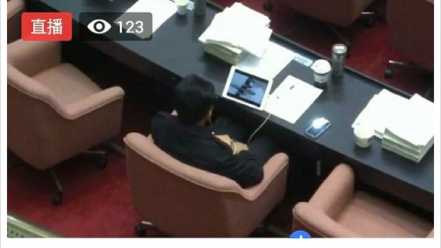 被網抓包「議場爽看片」 林俊憲嗆:會吉你、一定吉