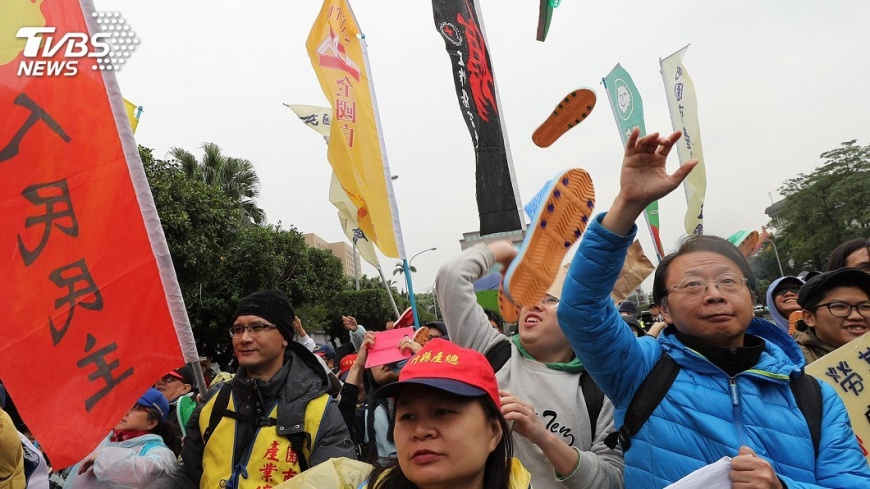不滿勞基法修法　勞團擬提公投推翻