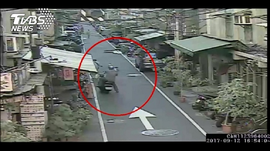 不爽欠債友騎車太快 男矇住他眼害摔再打死他