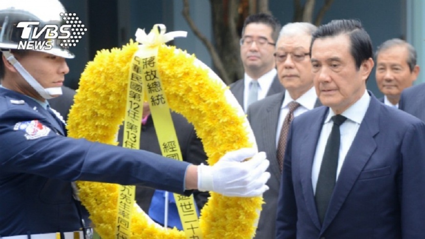 輪椅上深望綠國代!蔣經國落寞眼神 讓馬英九謁靈痛哭