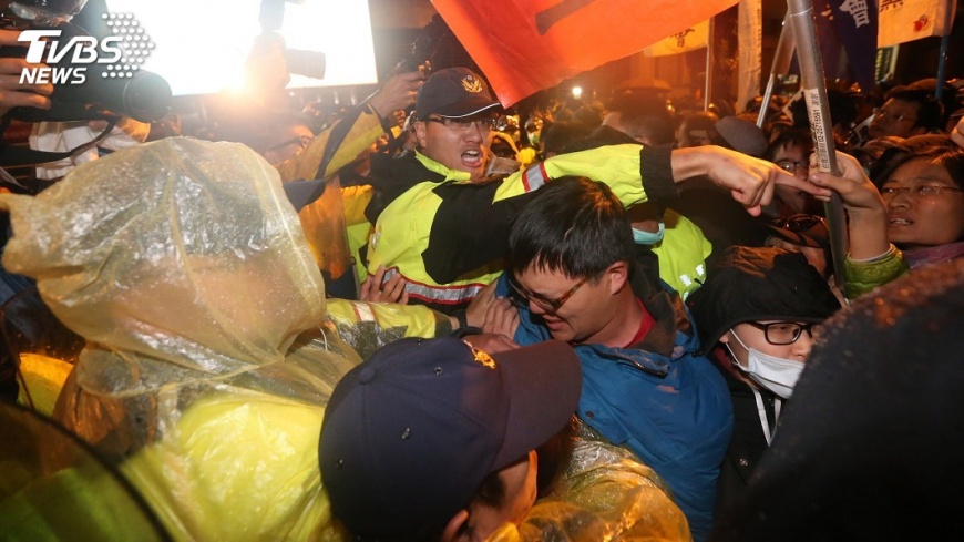 時代力量:年底九合一選舉併勞基法複決