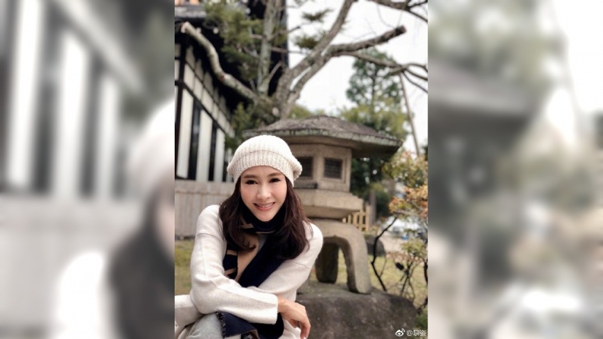 眼白去哪了?黎姿旅遊照雙眼全黑 嚇壞網友