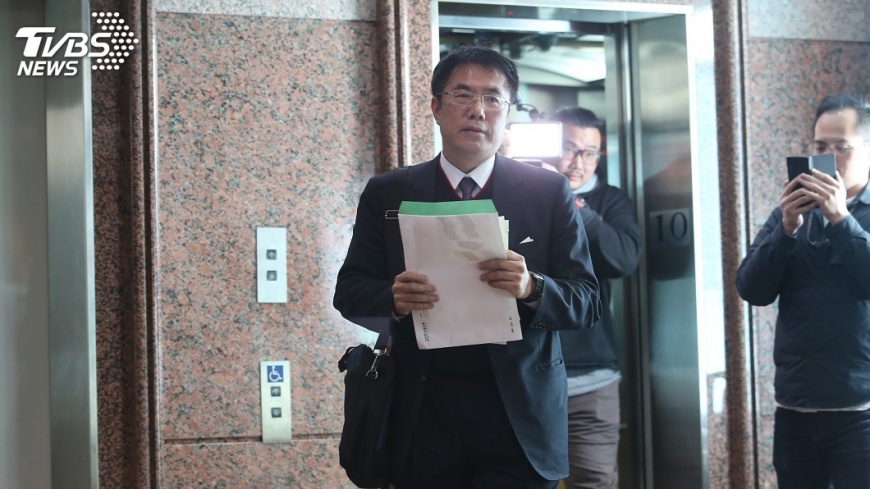 登記台南市長初選 黃偉哲:做全民市長
