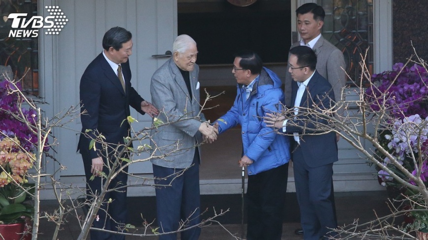 扁向李登輝祝壽 賀台灣民主之父萬壽無疆