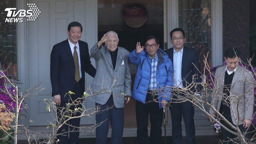向李登輝祝壽引風波 扁手寫說明函覆中監