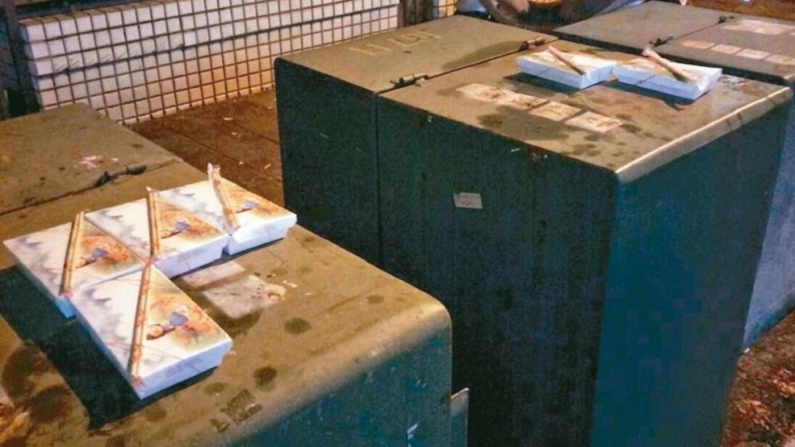 不打擾的愛心!變電箱上的「深夜便當」 暖主廚溫暖街友