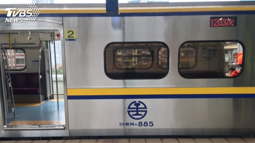 台鐵傳意外 區間車七堵站撞人