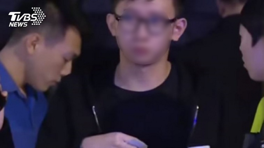 載妹撞爛法拉利!他沉穩沒在怕 男大生身分曝光