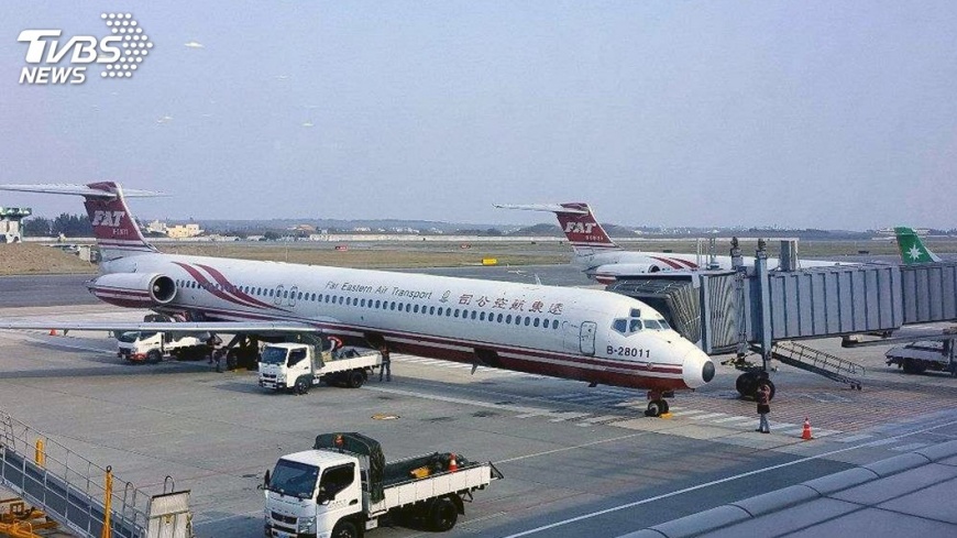 陸部分航空公司 開放機上使用飛航模式