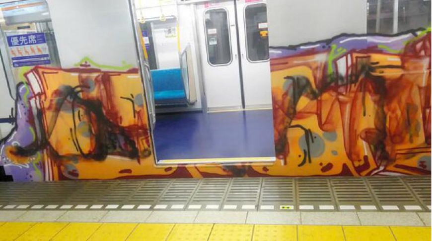 日本電車變髒了！　車廂遭噴漆塗鴉案例增