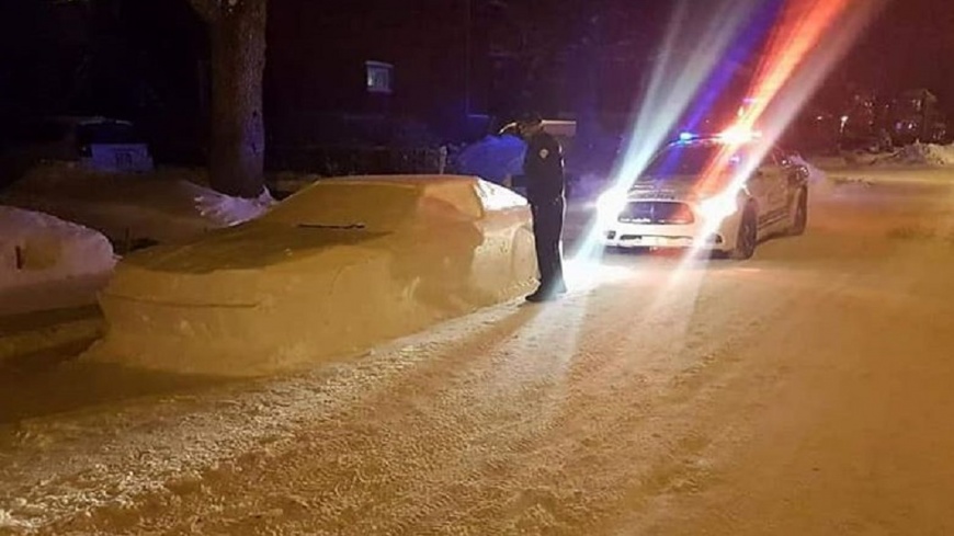 路邊堆等比例雪車!警被耍想開罰 留「假紅單」反擊