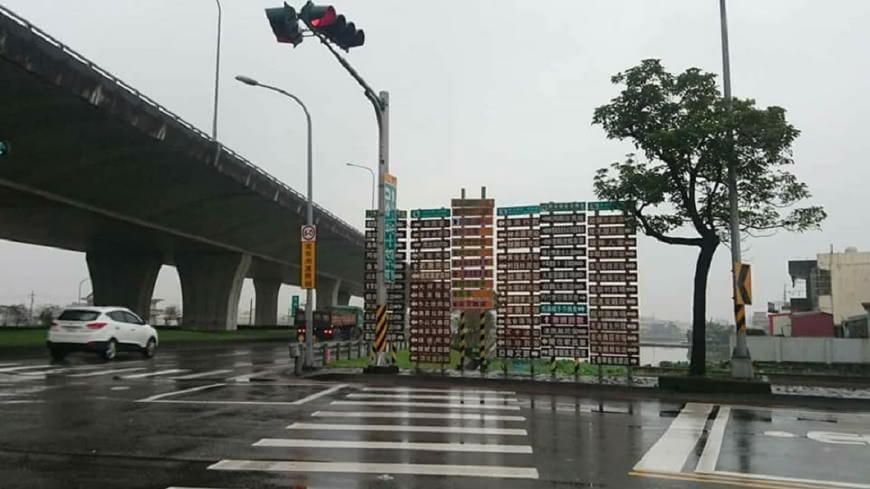 宜蘭民宿路牌「多到滿出來」 網諷:點光明燈?