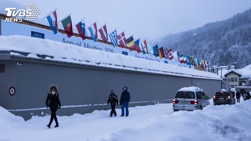 達佛斯20年最厚積雪 論壇來賓舉步維艱