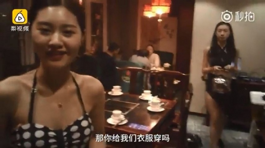 0度氣溫要服務生穿比基尼上菜 老闆:寒冬送暖