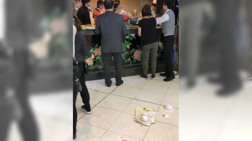 陸客遊港機場用餐 控港服務生辱罵潑粥