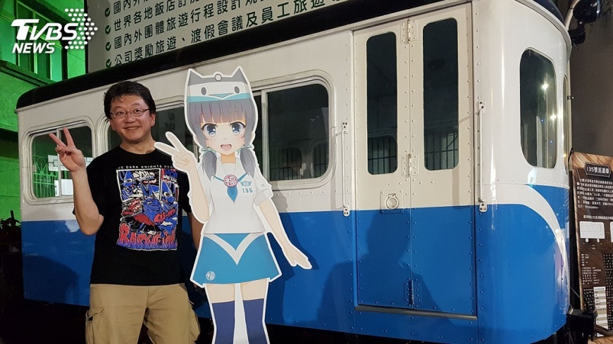 台日鐵道迷相挺 陳朝強喜獲巡道車模型