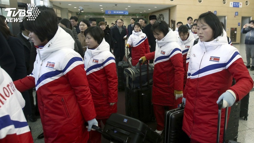 平昌冬奧 北韓先遣隊與女冰球員入境南韓