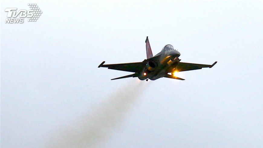 IDF降落清泉崗基地左主輪煞爆　人機均安