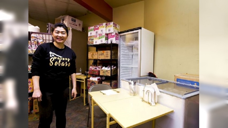 印尼超市變身迷你餐廳 一張桌子僅坐4人