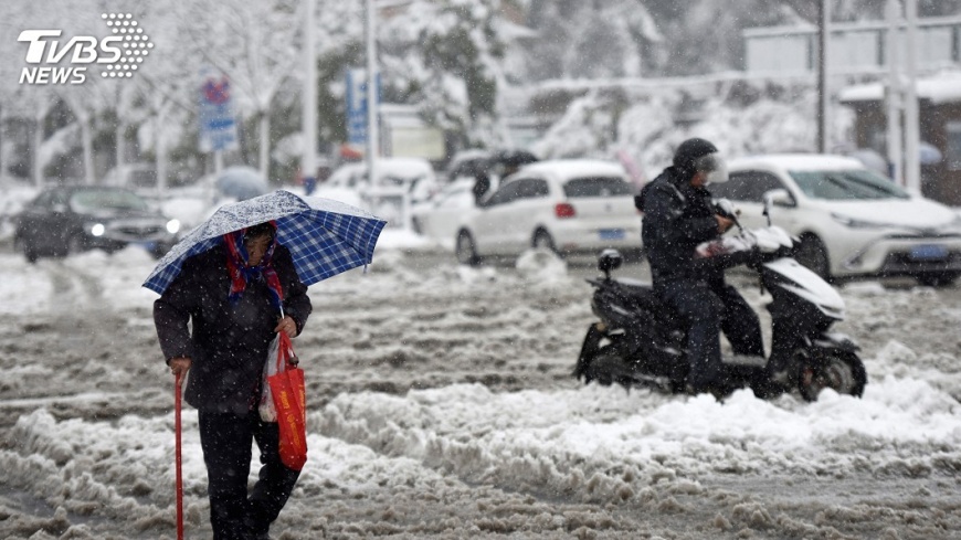 中國多地大雪 陸空交通延誤受阻