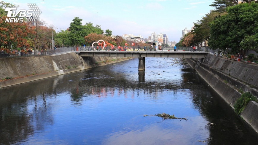 麻園頭溪人行道改善 中市打造水岸花都