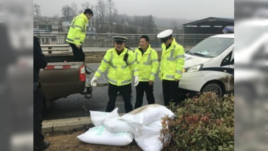 8.5噸融雪工業鹽遭竊 大媽扛回家「想醃菜」