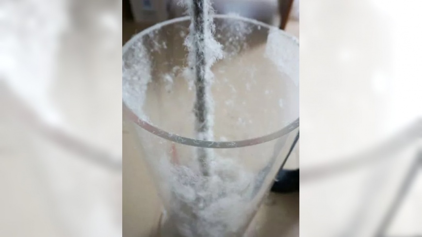 羽絨衣造假新招 陸「膠水絨」一身碎羽毛