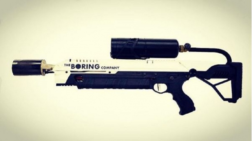這把火焰噴射槍要價不斐,一把要價500美元。(圖/翻攝自IG)
