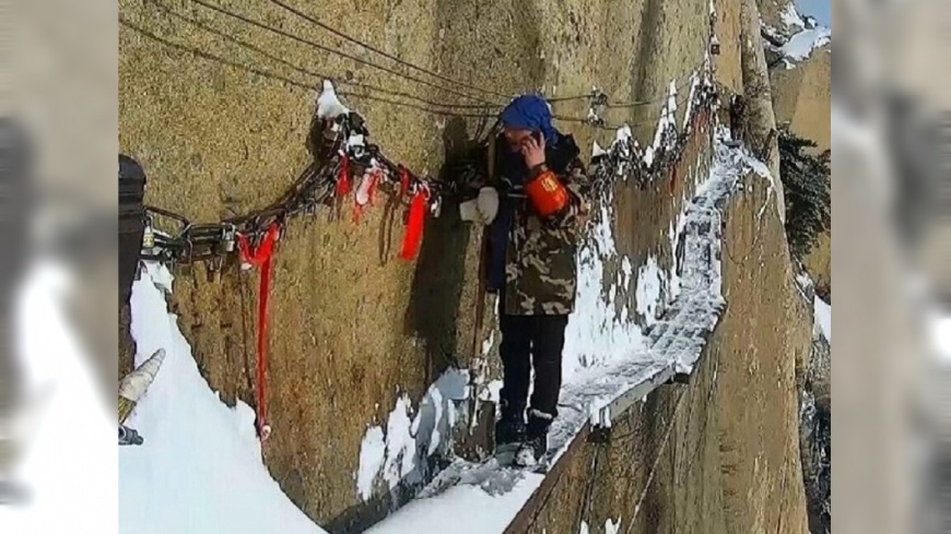 「華山第一險」長空棧道 峭壁上搏命除積雪