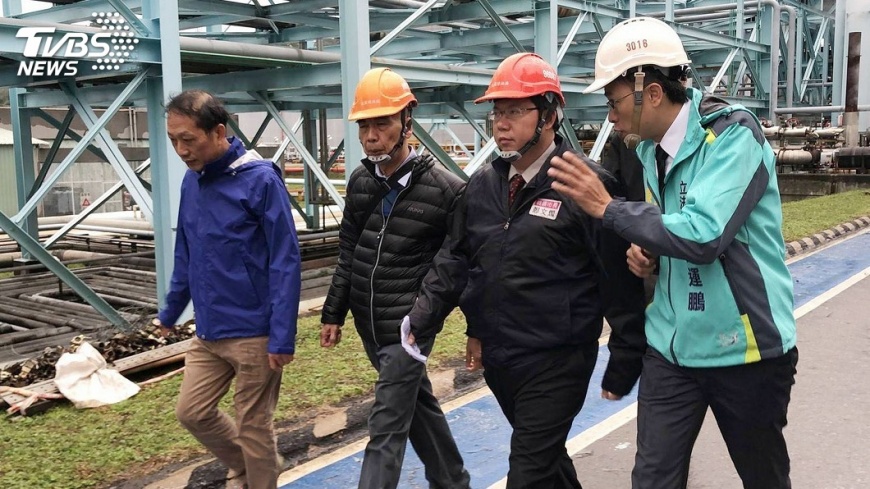 慰勞救災消防員 鄭文燦:桃煉廠需遷移