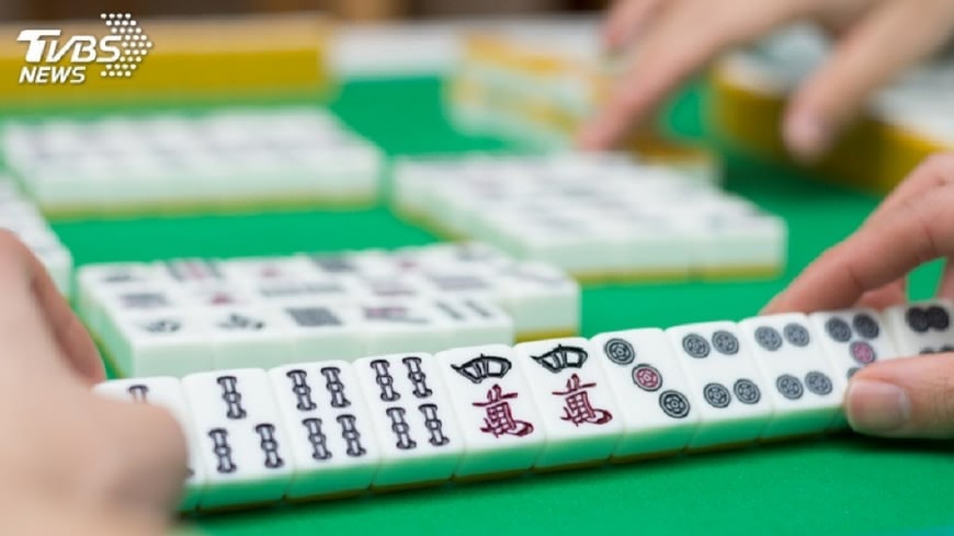 打麻將贏錢少拿5元 男持水果刀刺死牌友