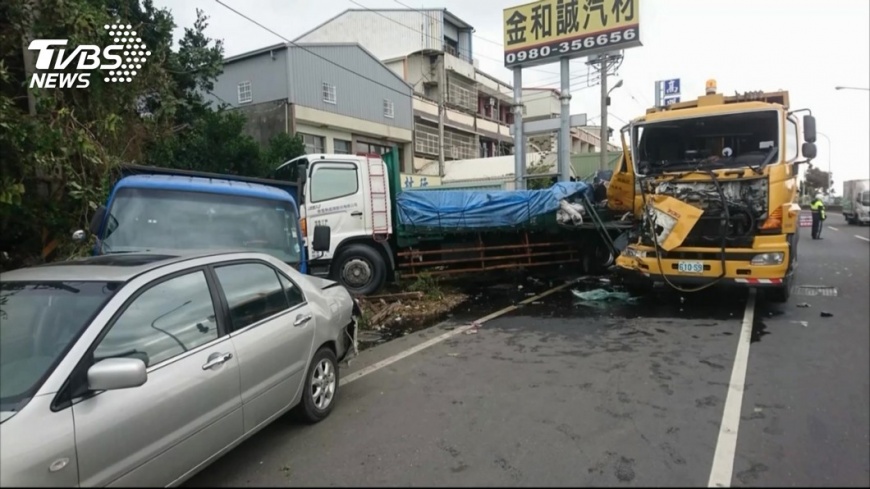 違停綁帆布遮雨 大貨車駕駛遭追撞身亡